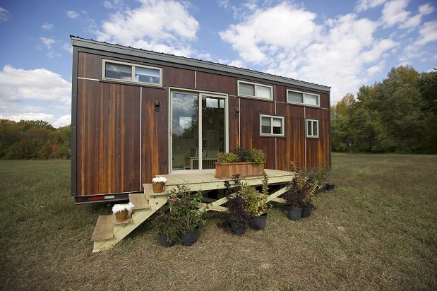 Tiny House Nation partners with SelectBlinds.com